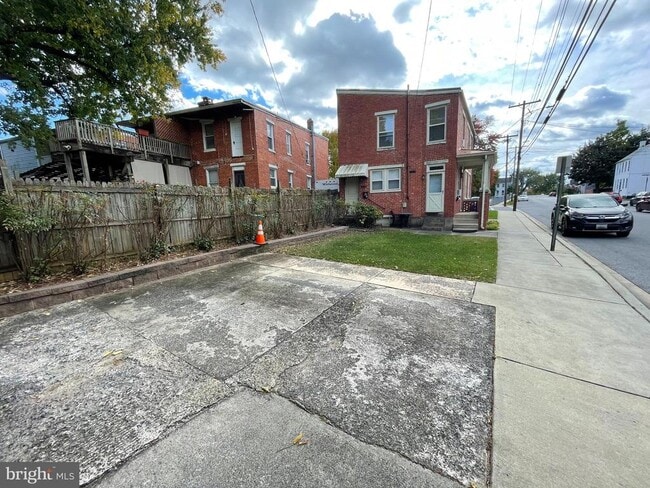 Photo - 214 Center St Unit A