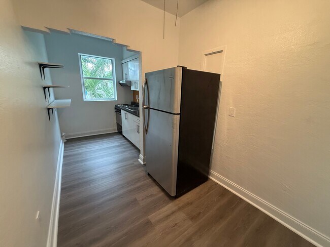320-380 80th St Unidad : 16