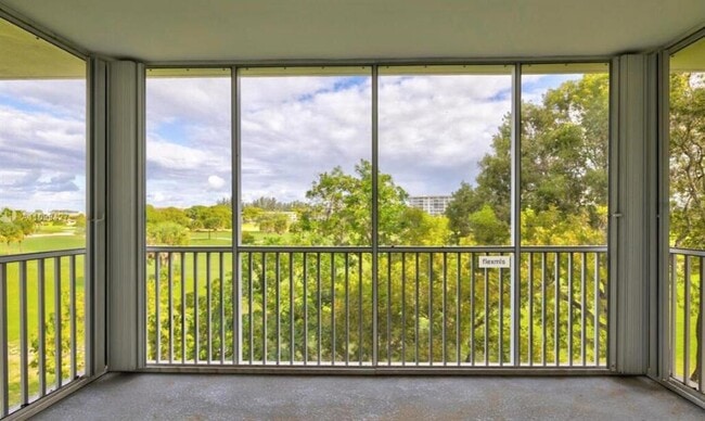 Building Photo - 2800 N Palm Aire Dr Unit 401 Rental