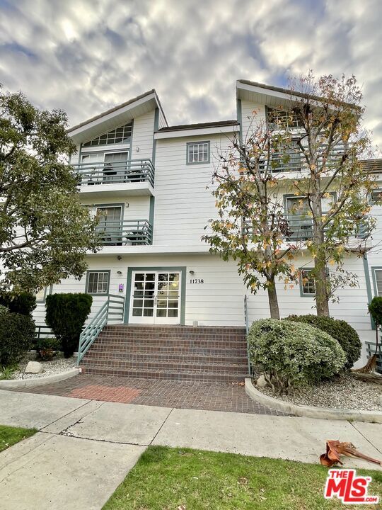 11738 Mayfield Ave Unit 106