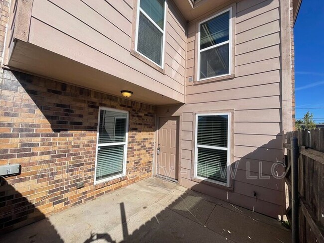 Building Photo - 5516 Lewis Ct Unit A