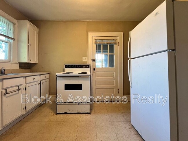 Photo - 120 S Poplar St
