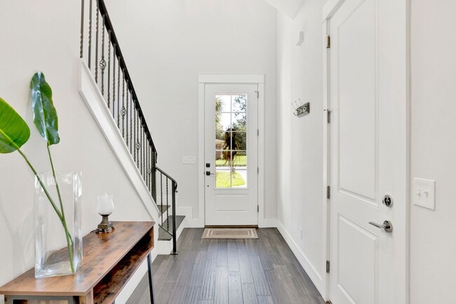 Photo - 3 bed East Hill Townhome