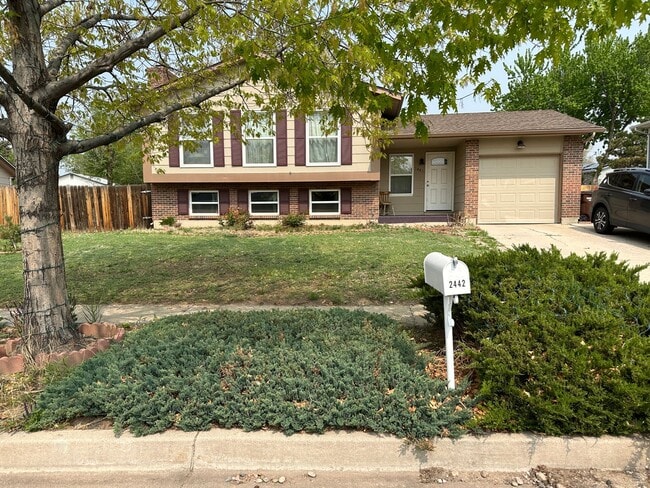 Building Photo - 4 BED 2 BATH HOME CLOSE TO PETERSON AFB & SCHRIEVER AFB!
