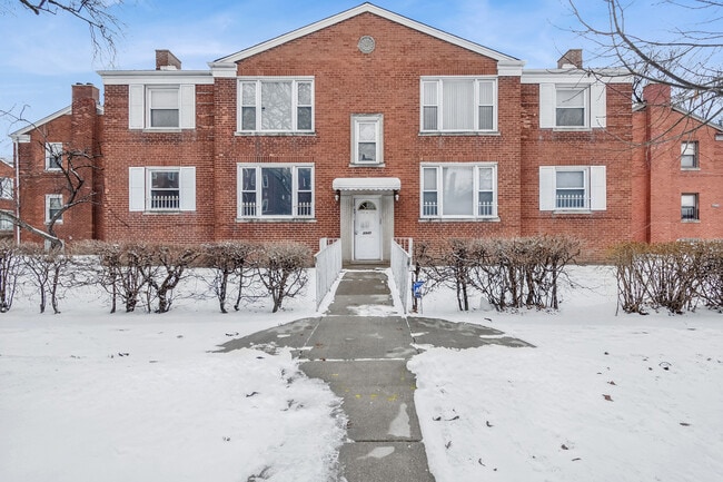 Building Photo - 8949 S Blackstone Ave Unit 2