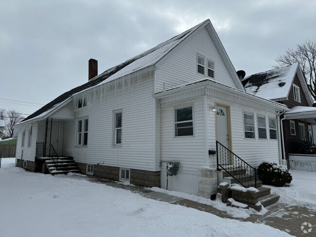 Building Photo - 3 Bedroom with a Possible 4th Bay City Ren... Rental