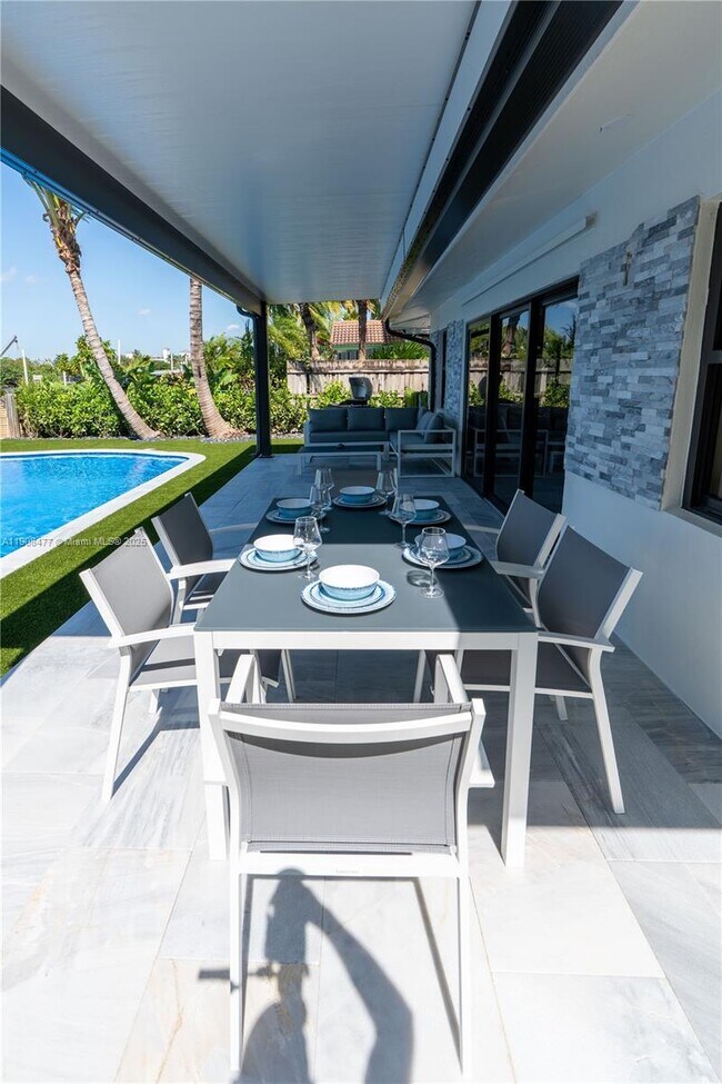 Photo - 309 S Riverside Dr