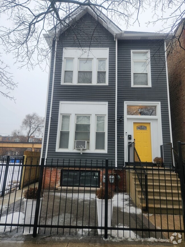 Building Photo - 4126 S Calumet Ave Unit Garden Rental