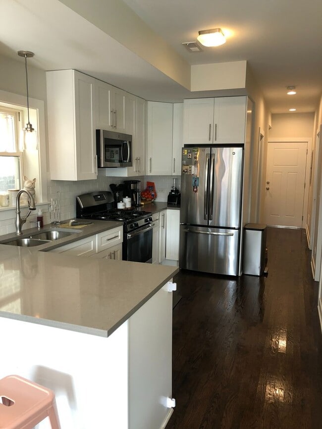 Photo - 1528 W Superior St Apartment Unit 2F