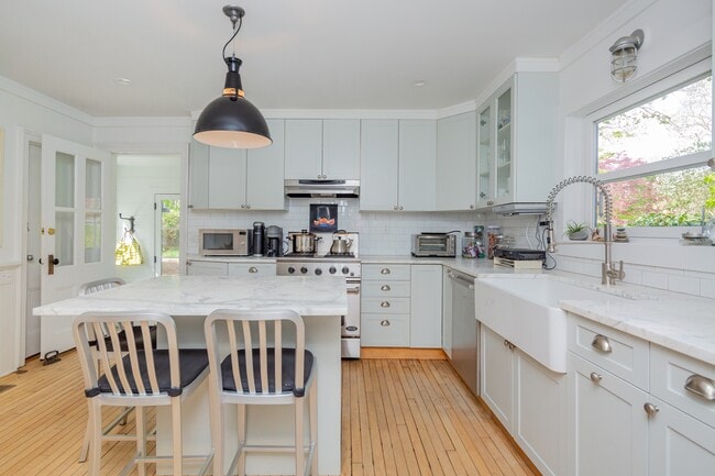 Photo - 75 Hampton St