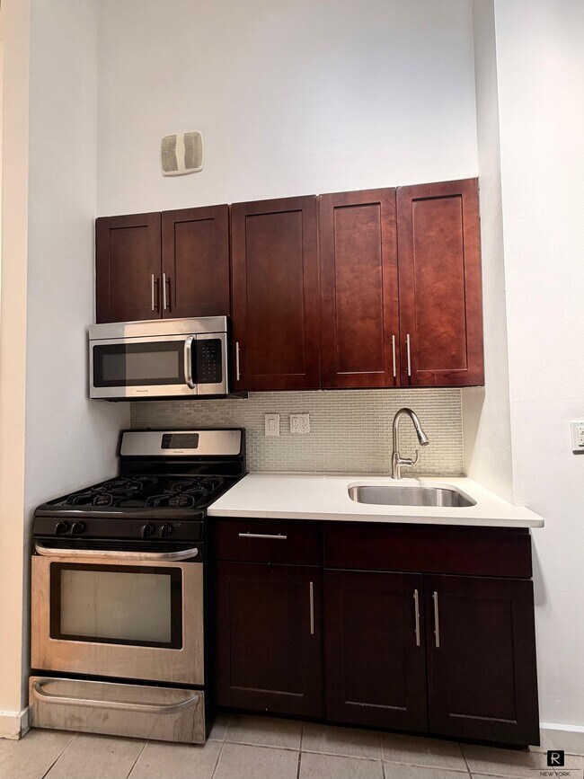 211 Wyckoff Ave