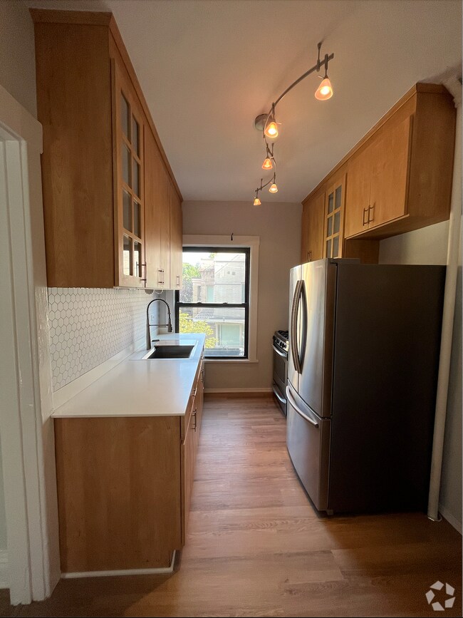 Building Photo - 617 W Cornelia Ave Unit 2 Rental