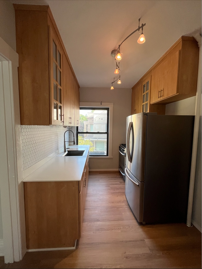 Photo - 617 W Cornelia Ave Condo Unit 2