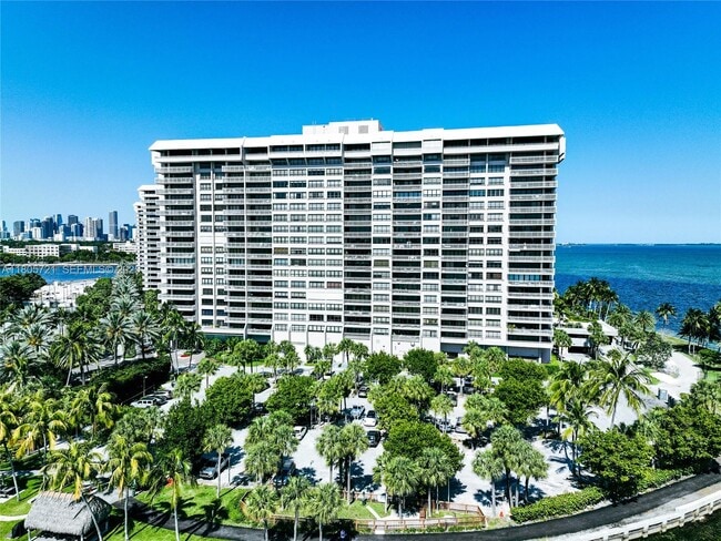 Building Photo - 1 Grove Isle Dr Unit A310