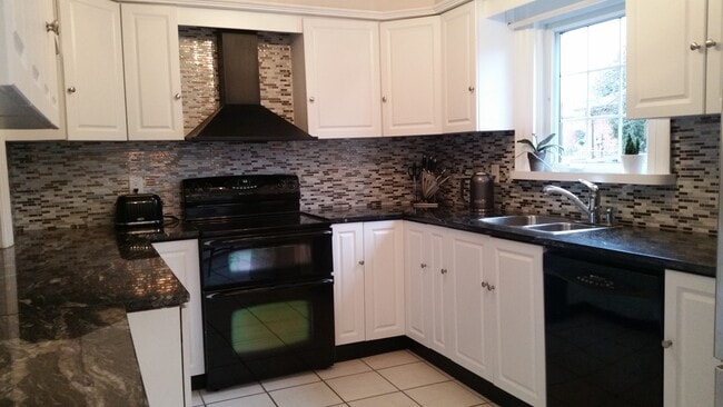 Photo - 1124 Highgate Pl