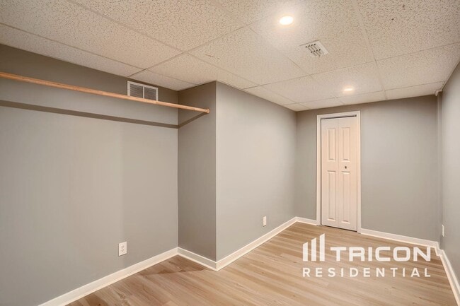 Photo - 373 England Pl