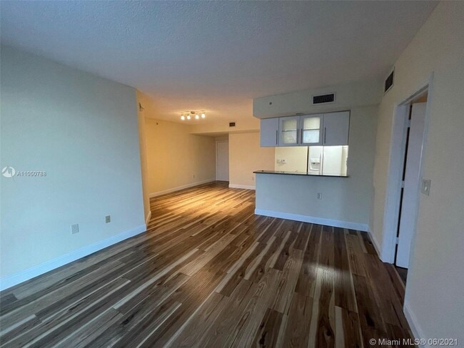 Photo - 275 NE 18th St Unidad 710