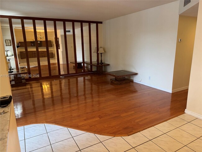 Building Photo - 100 SE 6th Ave Unit 207