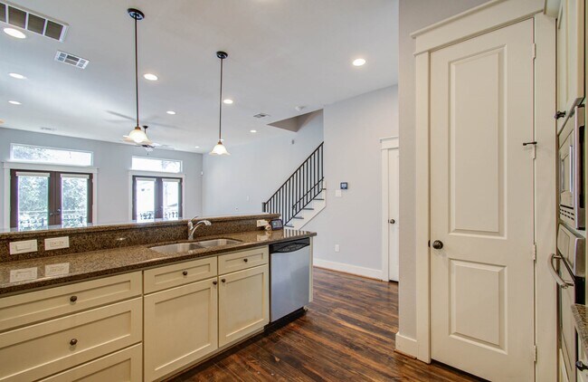 Photo - 517 Fowler St