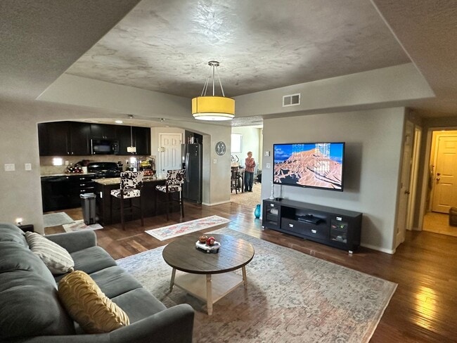 Photo - Available Dec 10th! 3bed 2bath