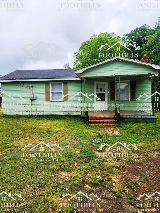 Building Photo - 213 Fretwell Dr