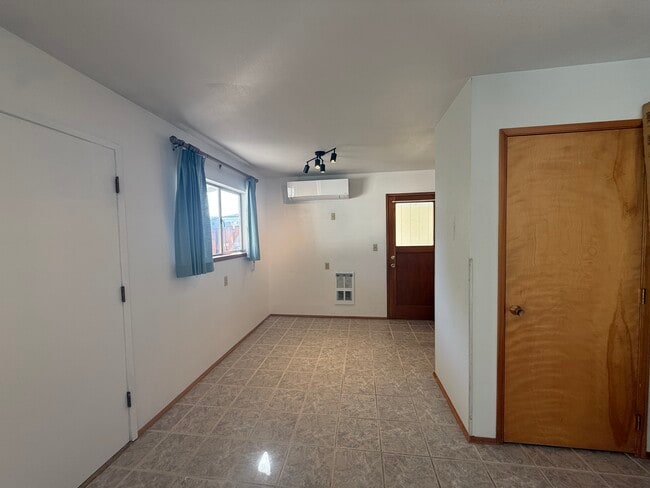 4207 W Walnut St Unit 1/2