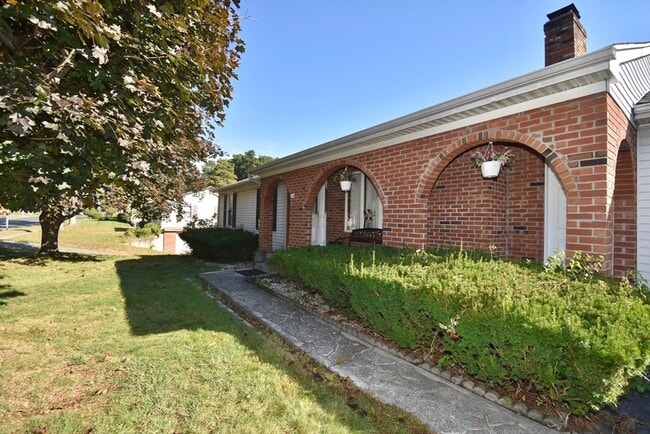 Building Photo - 67 Basil Rd