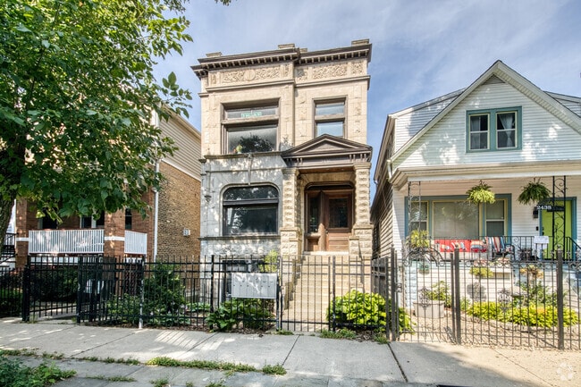 Building Photo - 2436 N Maplewood Ave Unit 1R Rental