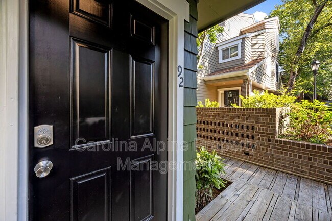 Photo - 425 W 8th St