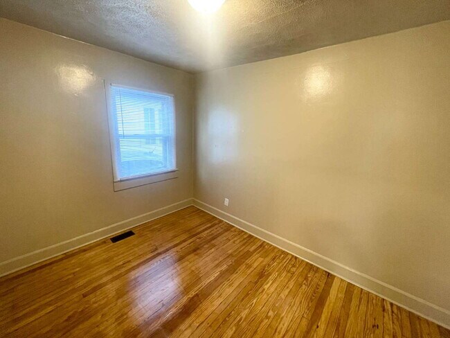 Photo - 3 Bedroom less than a mile from University of Indianapolis