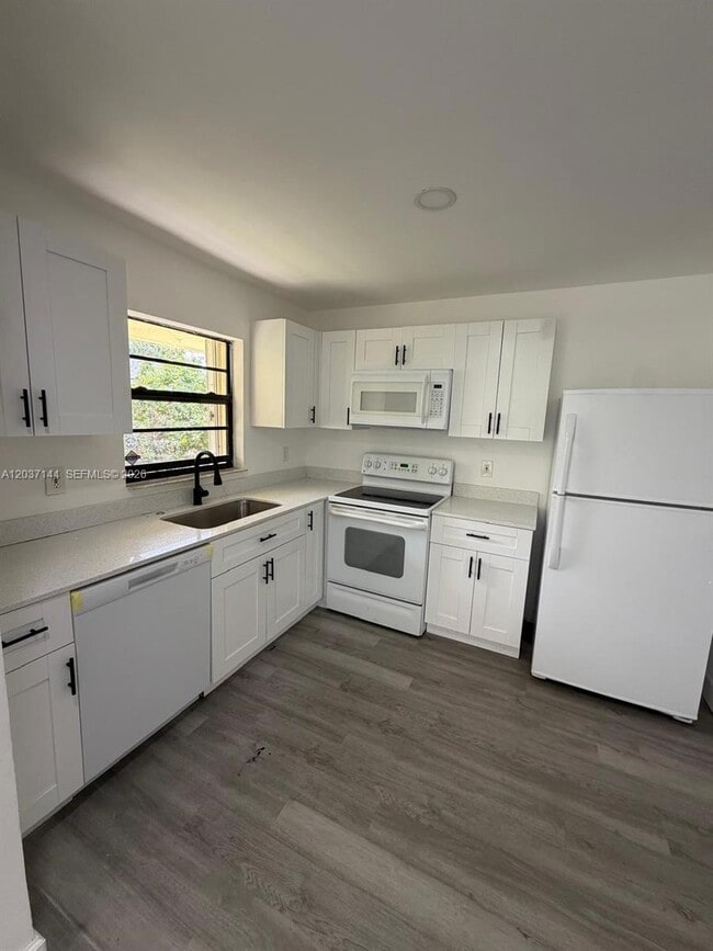 Photo - 6560 SW 49th St Unit 2