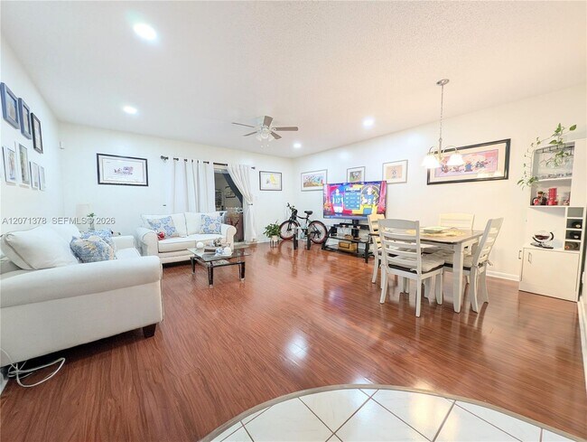 Photo - 4801 NW 22nd Ct Unidad 205