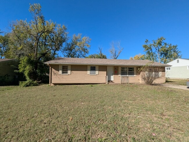 Building Photo - Now Leasing – 1013 N West, Nevada, MO