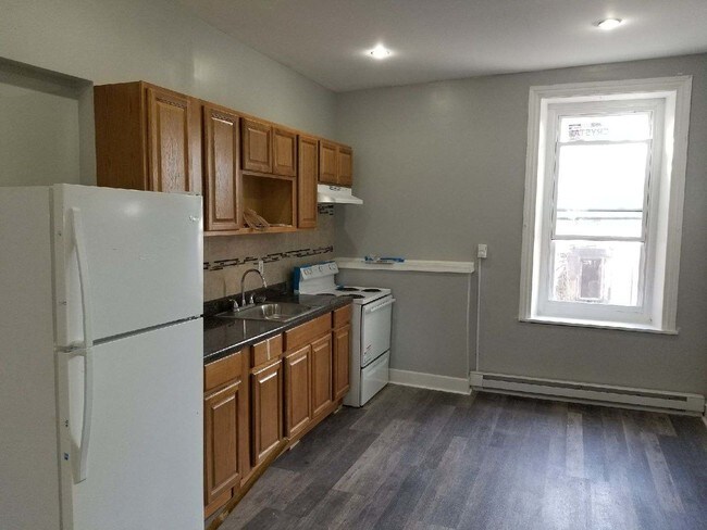 Kitchen - 4938-2 Germantown Ave Unidad Secondfloor