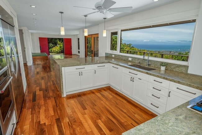Building Photo - Beautiful Custom Built Home in Wailuku Heights, 2 Bed/3 Bath with Flex Room, Magnificent Ocean/Mo...