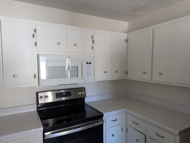 Photo - 950 5th Ave W