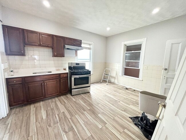 Building Photo - 22 Humphreys St Unit 3