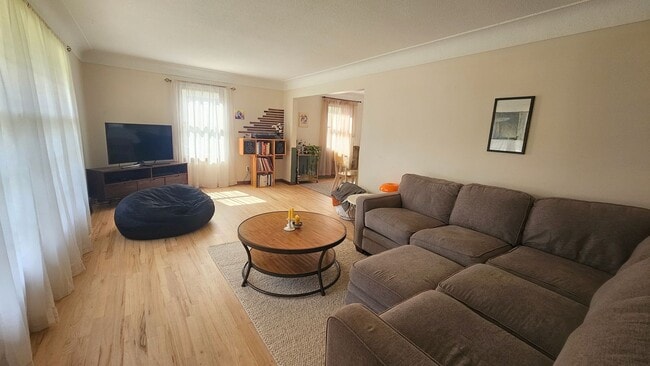 Photo - 4-Bedroom Remodeled Home in Quiet Des Moin...