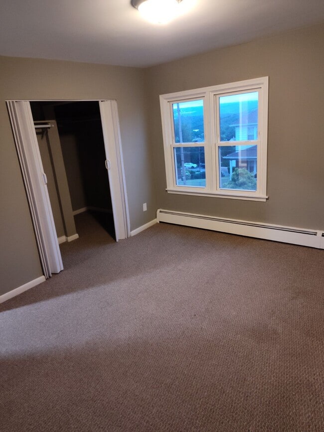 Bedroom - 951-2 Carmalt St Unit Second Floor
