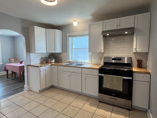 Photo - 525 S 33rd St