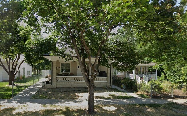 Building Photo - 366 E Hubbard Ave Unit Hubbard #1