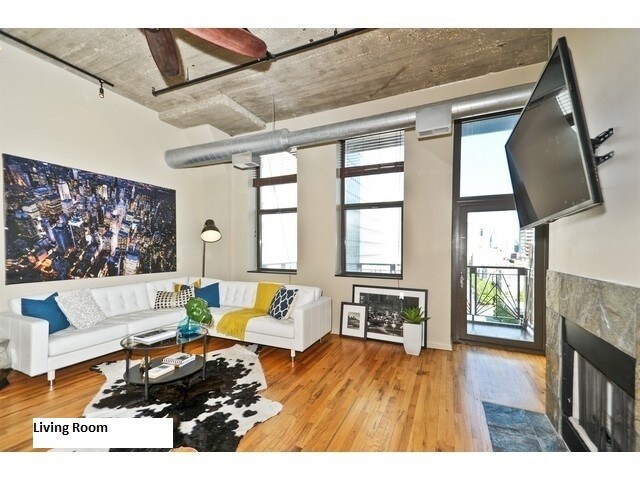 Living Room - 758 N Larrabee St Unidad 623