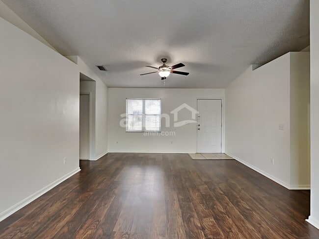 Photo - 332 SW Hollyhock Ct