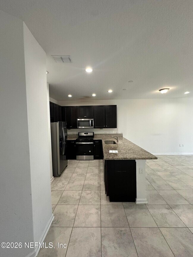 Photo - 136 Pinebury Ln