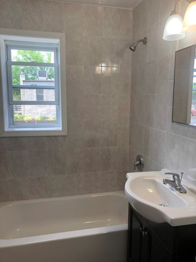 Photo - Chestnut Station