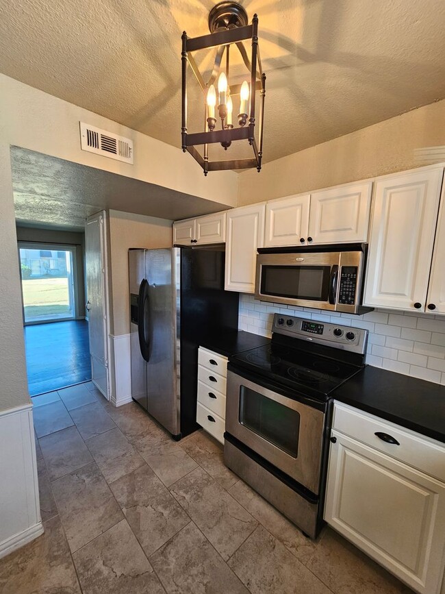 Photo - (2) Bed/(2.5) Bath Townhome! Pool Access!