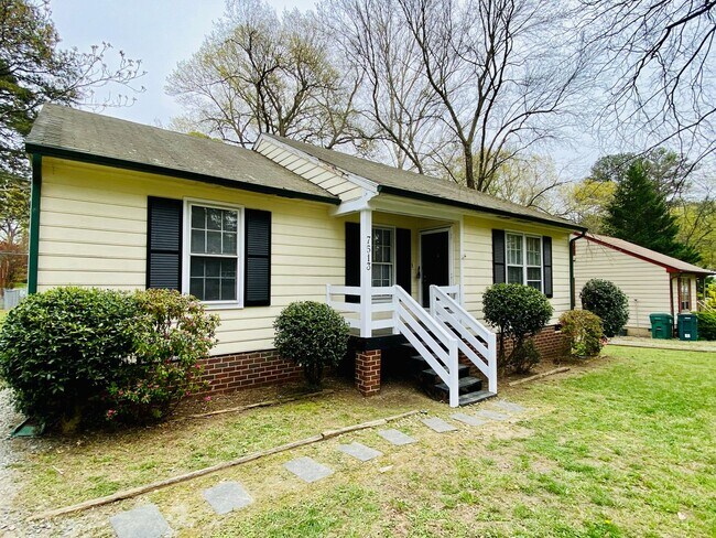 Photo - Adorable 3 bdrm/2 bath House Nestled Near ...