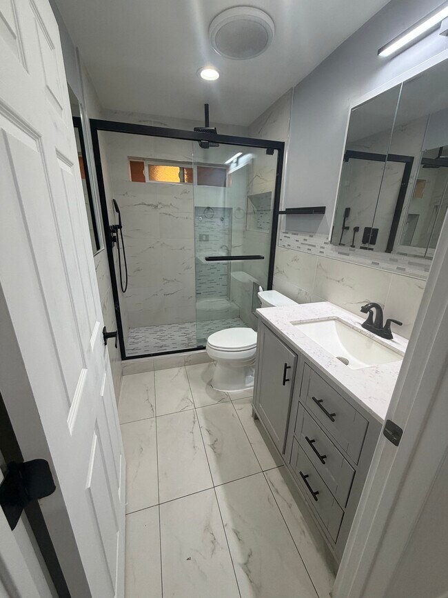 Photo - 2207 S Burnside Ave