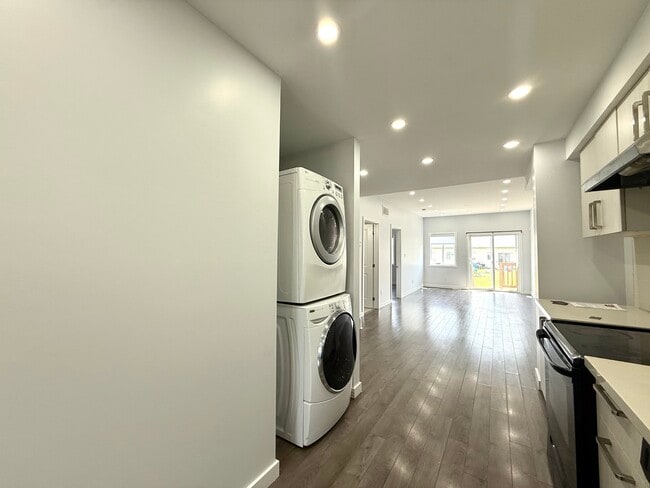 Photo - 403 Chaffey St