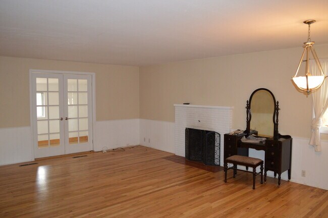 Photo - 137 Yale Ave